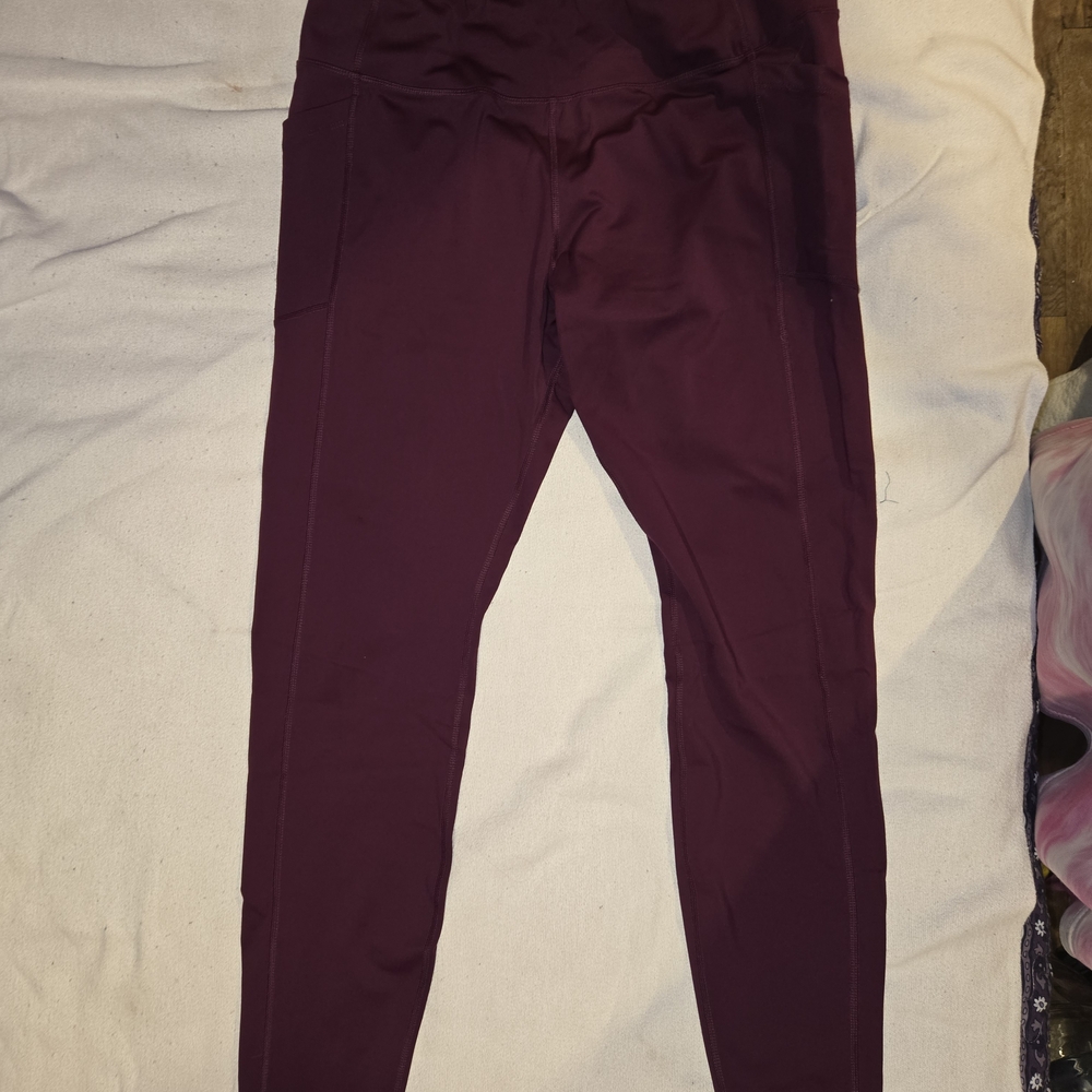Avia Women's Maroon Leggings